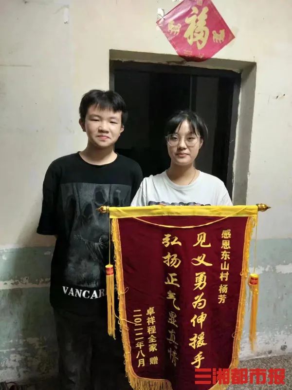 DƬ
